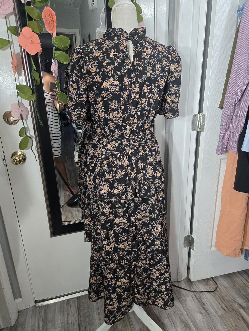 Gomorn Floral Tiered Maxi Dress Sz Medium - Picture 8 of 10